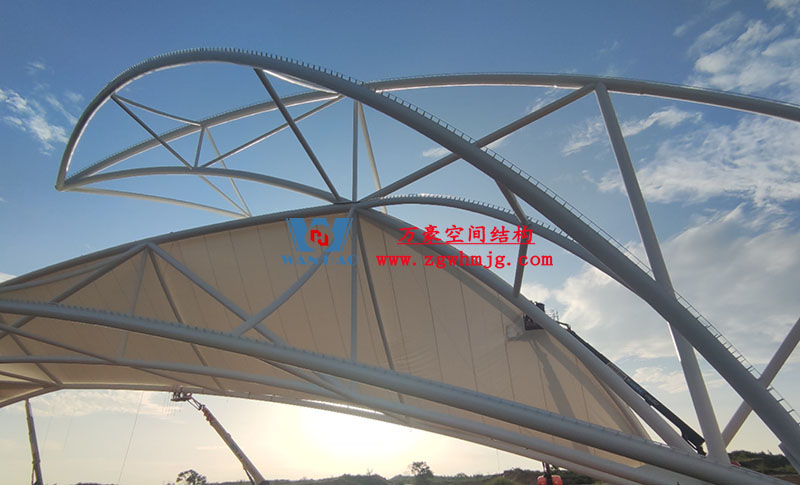 膜結(jié)構(gòu)大門出入口的優(yōu)勢(shì)特點(diǎn) 膜結(jié)構(gòu)大門出入口的優(yōu)勢(shì)特點(diǎn)