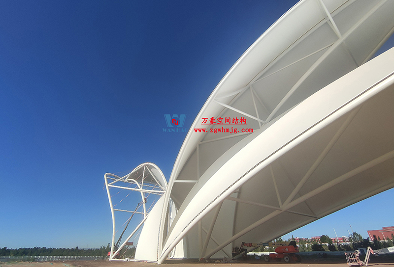 陜西定邊馬蓮灘沙漠公園鋼膜結構工程“奮力快跑”,工程“進度條”刷新了! 陜西定邊馬蓮灘沙漠公園鋼膜結構工程“奮力快跑”,工程“進度條”刷新了!