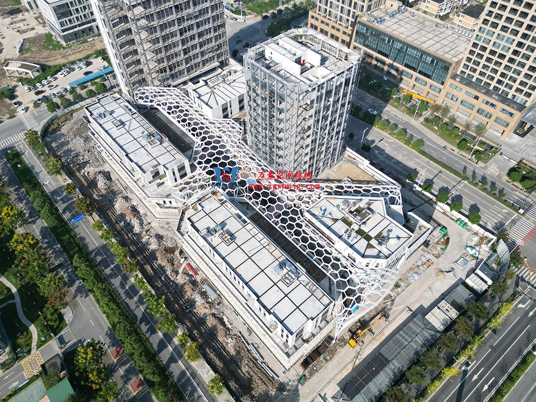 已完工，這個ETFE氣枕商業(yè)天幕閃亮登場！