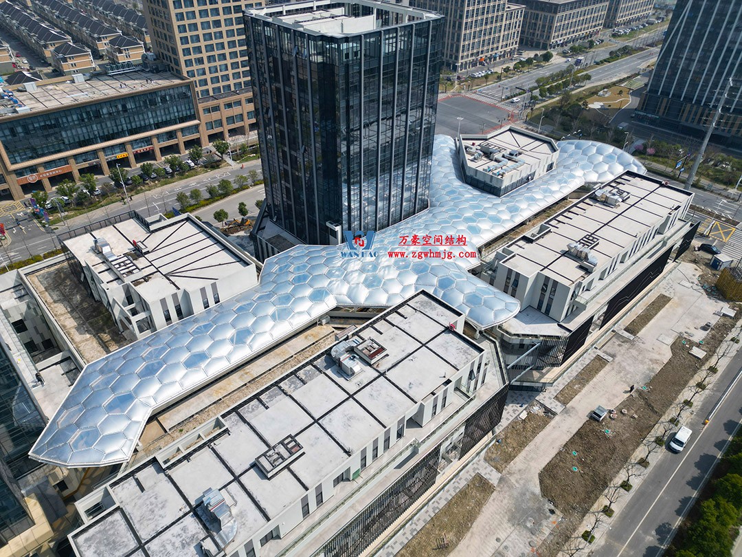 已完工，這個ETFE氣枕商業(yè)天幕閃亮登場！