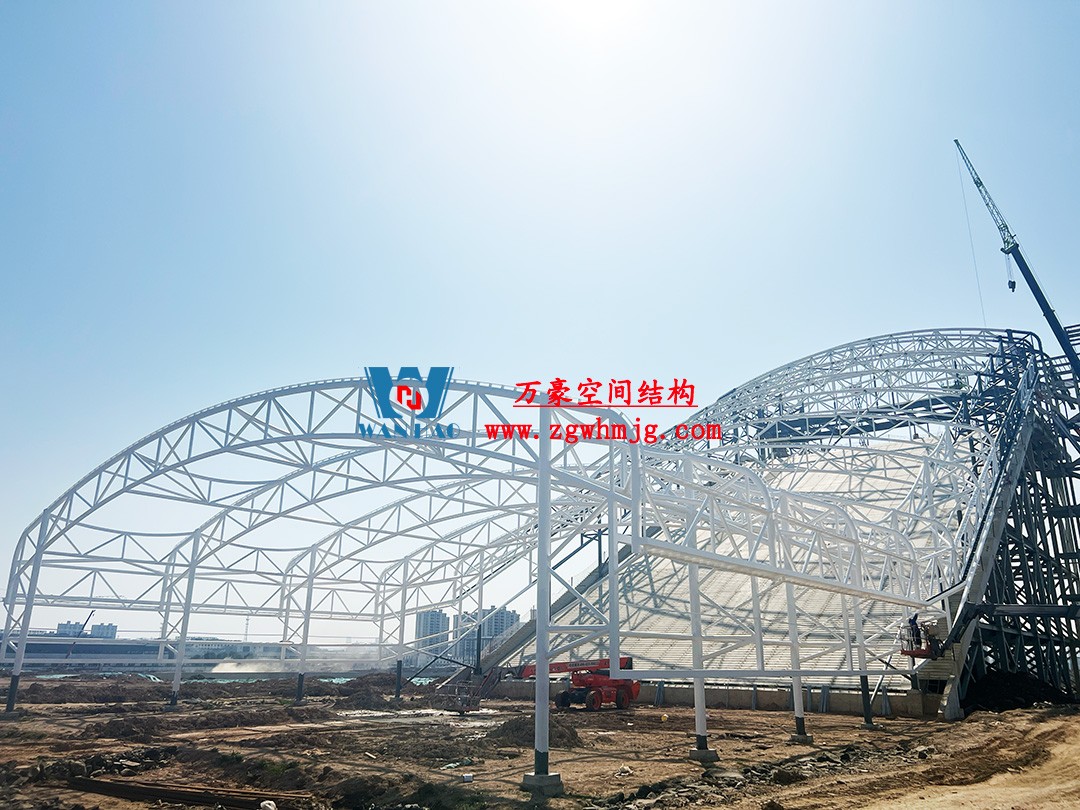 馭風(fēng)逐沙，織就賽道美學(xué)——比亞迪紹興嵊州賽車場干拔沙坡觀景平臺鋼膜結(jié)構(gòu)