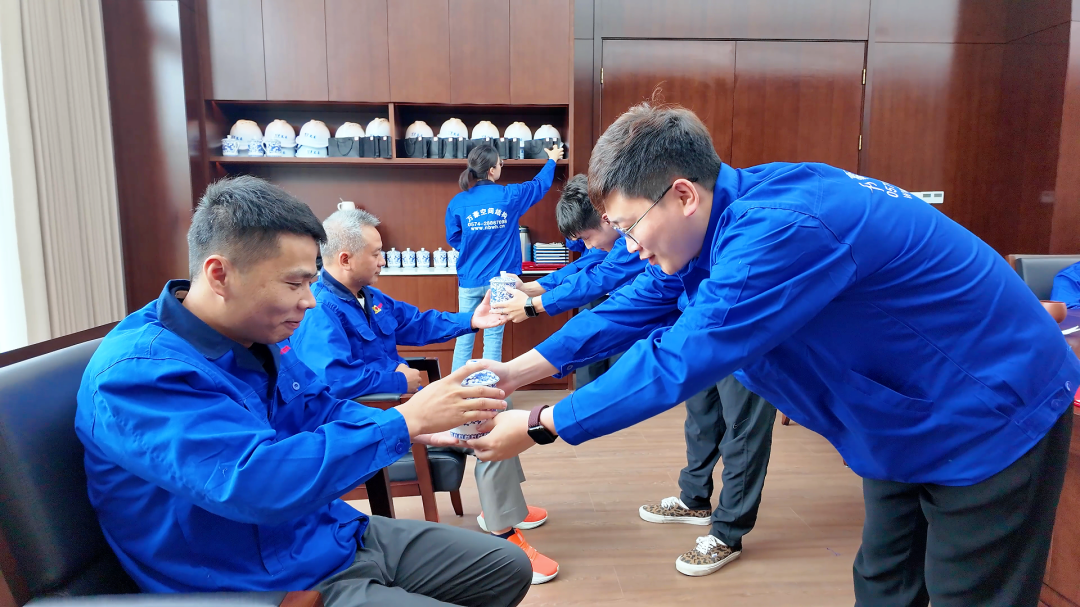 浙江萬豪空間結(jié)構(gòu)集團(tuán)有限公司隆重舉行“匠心傳承·共筑未來”師徒大會(huì)！