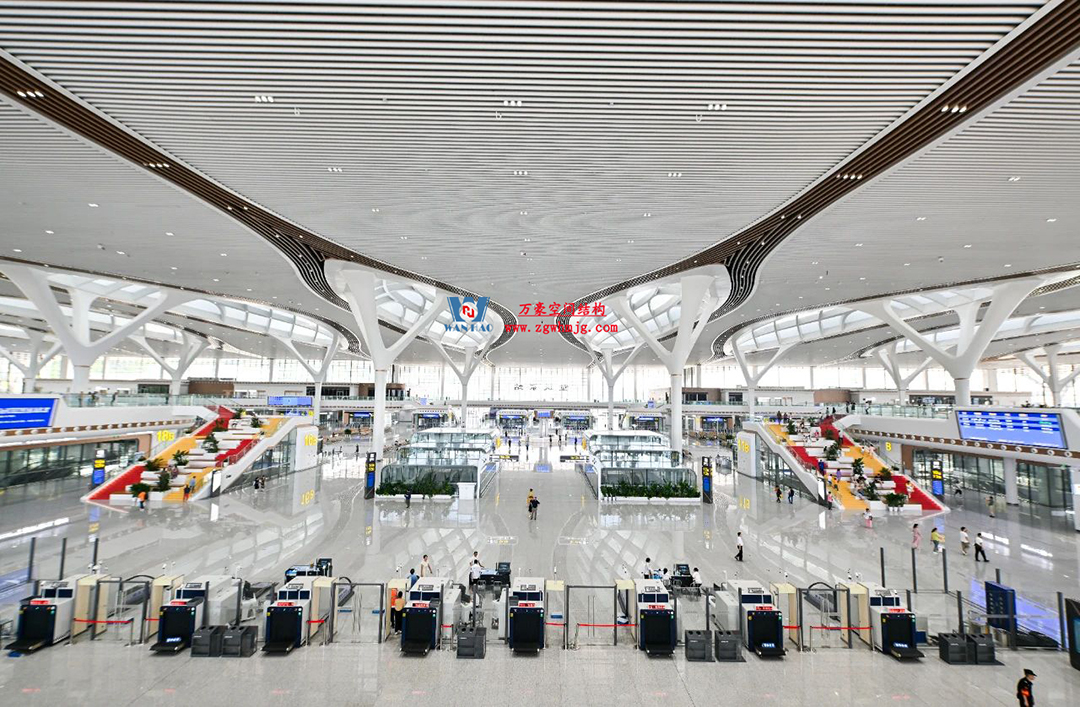 重慶東站:揭開“西部高鐵新地標(biāo)”神秘面紗 重慶東站:揭開“西部高鐵新地標(biāo)”神秘面紗