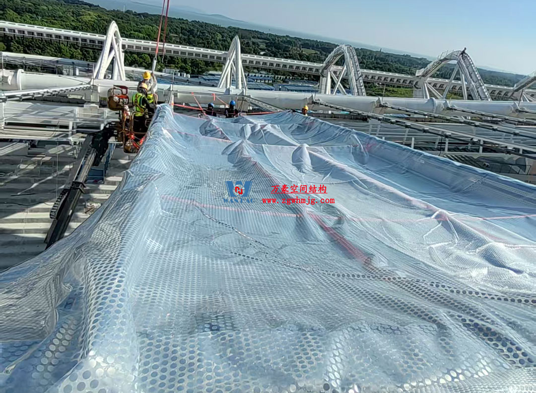 無錫奧體中心體育場ETFE膜首吊成功,太湖畔將閃耀“生態(tài)之光” 無錫奧體中心體育場ETFE膜首吊成功,太湖畔將閃耀“生態(tài)之光”