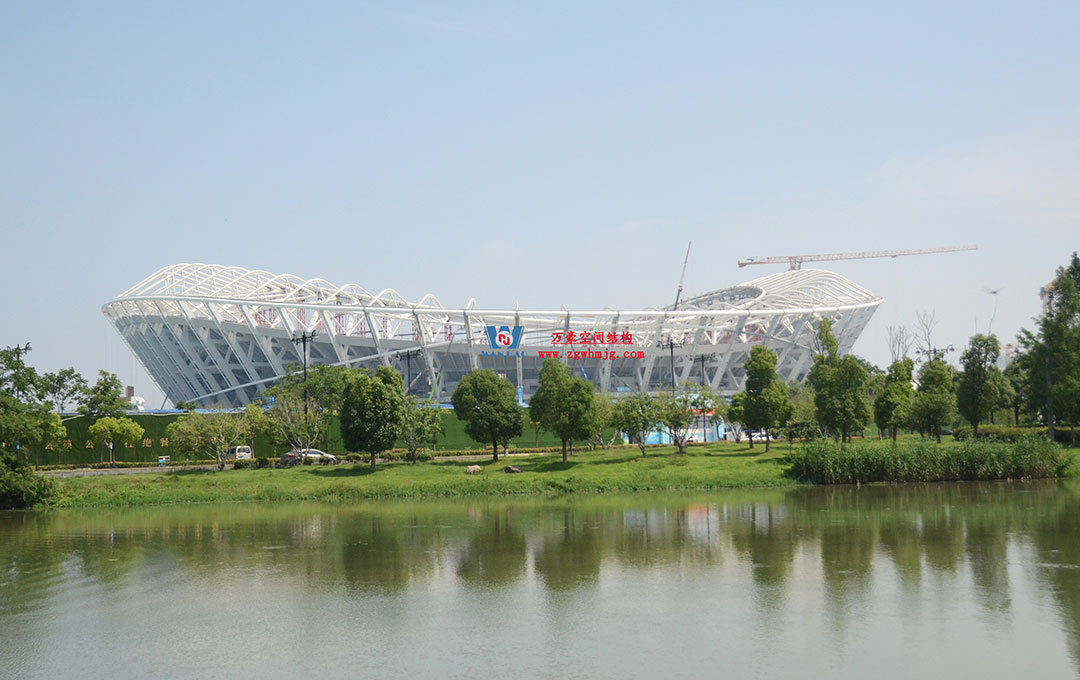無錫奧體中心體育場ETFE膜首吊成功,太湖畔將閃耀“生態(tài)之光” 無錫奧體中心體育場ETFE膜首吊成功,太湖畔將閃耀“生態(tài)之光”