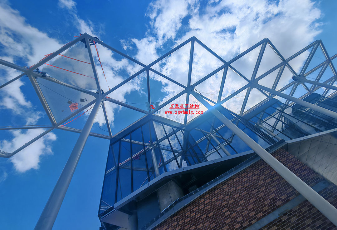 ETFE膜結(jié)構(gòu)景觀建筑:不止于“美”的建筑革命 ETFE膜結(jié)構(gòu)景觀建筑:不止于“美”的建筑革命