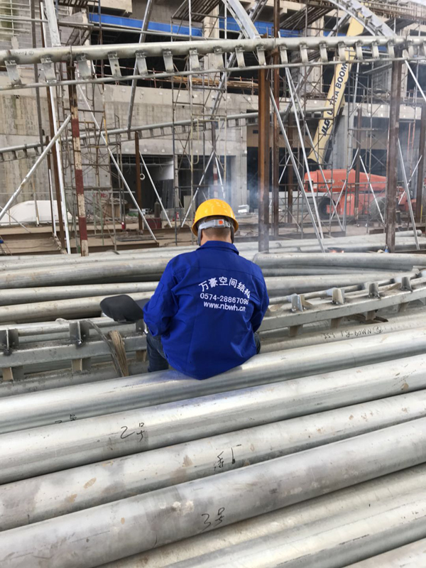 青島膜結構幕墻項目緊張施工中