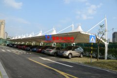 膜結(jié)構(gòu)停車棚設(shè)計(jì)制作有哪些注意事項(xiàng)？專業(yè)膜結(jié)構(gòu)廠家萬豪來告訴你