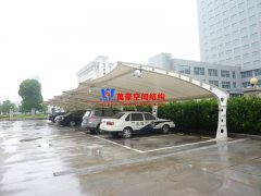 什么是鋼結(jié)構(gòu)雨棚？鋼結(jié)構(gòu)雨棚有哪些種類？