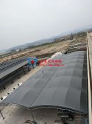 膜結(jié)構(gòu)雨棚有哪些性能特點(diǎn)？膜結(jié)構(gòu)雨棚如何起到保護(hù)的作用？